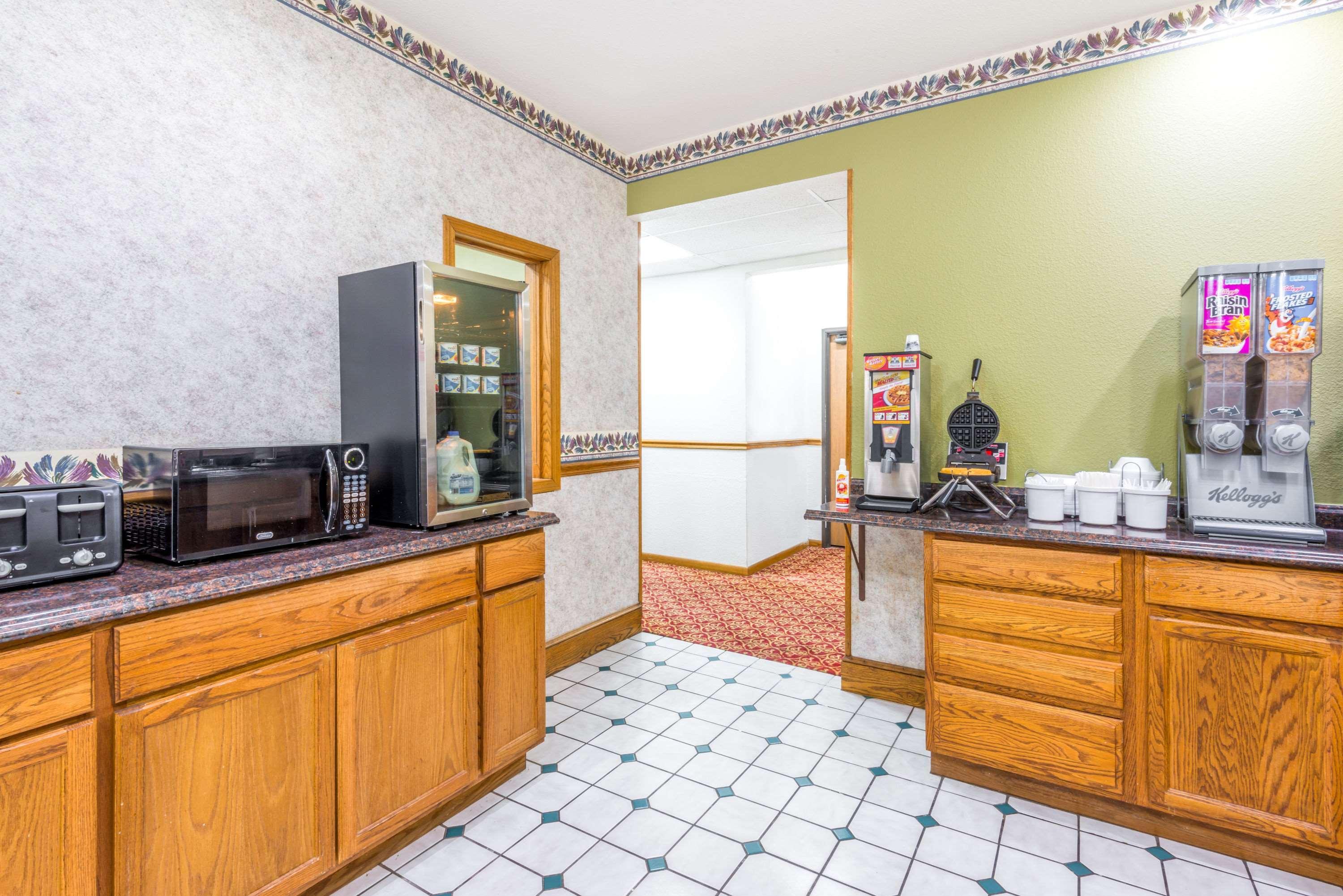 Super 8 By Wyndham Platte City Kansas City Area Экстерьер фото