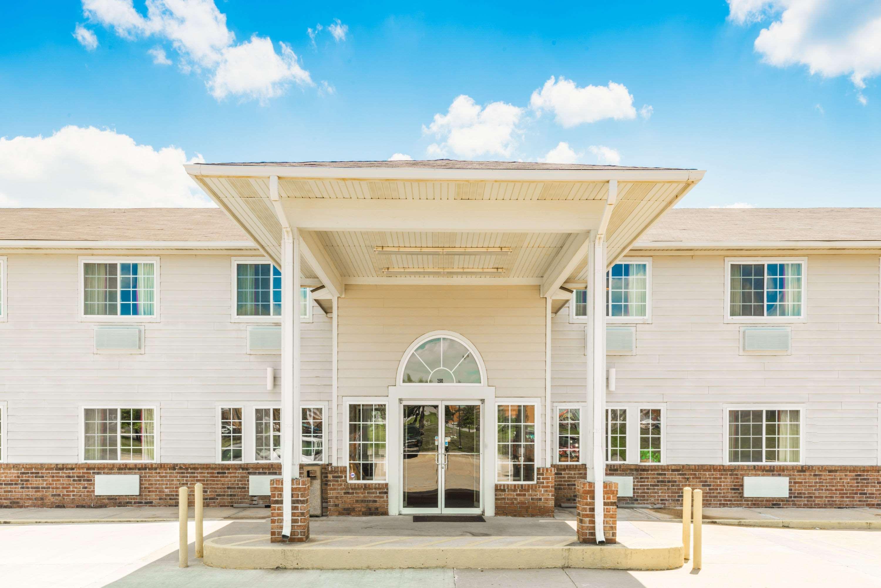 Super 8 By Wyndham Platte City Kansas City Area Экстерьер фото