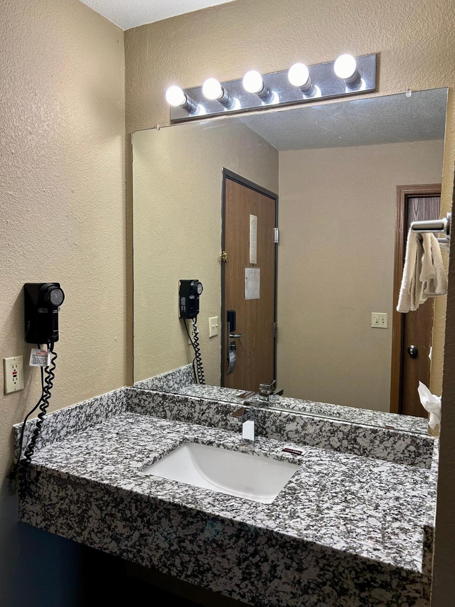 Super 8 By Wyndham Platte City Kansas City Area Экстерьер фото